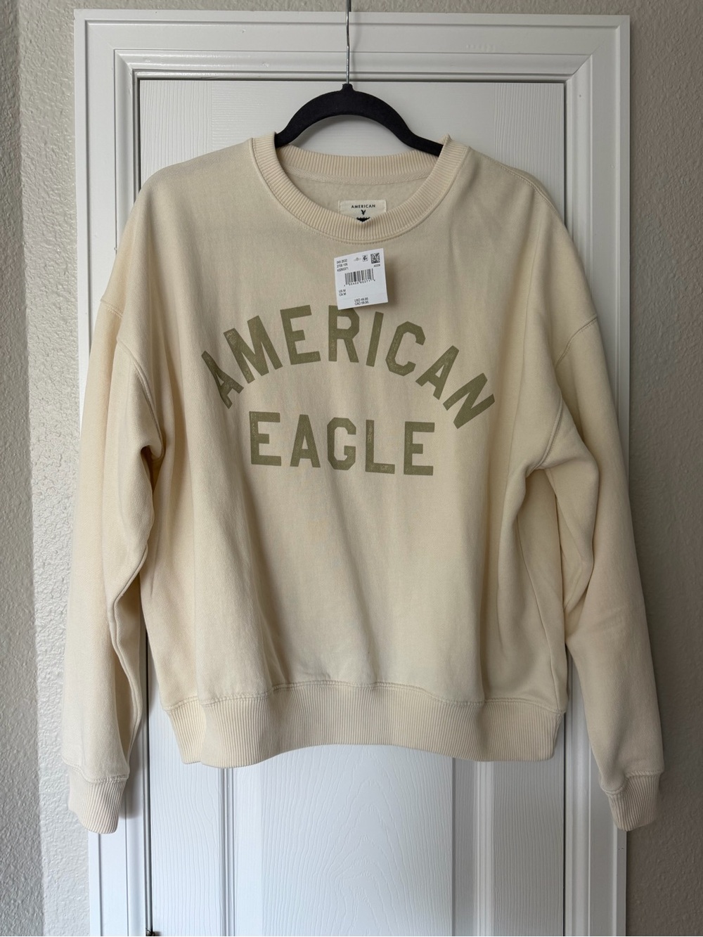 American Eagle Outfitters Women's Cream Logo Crewneck Sweatshirt